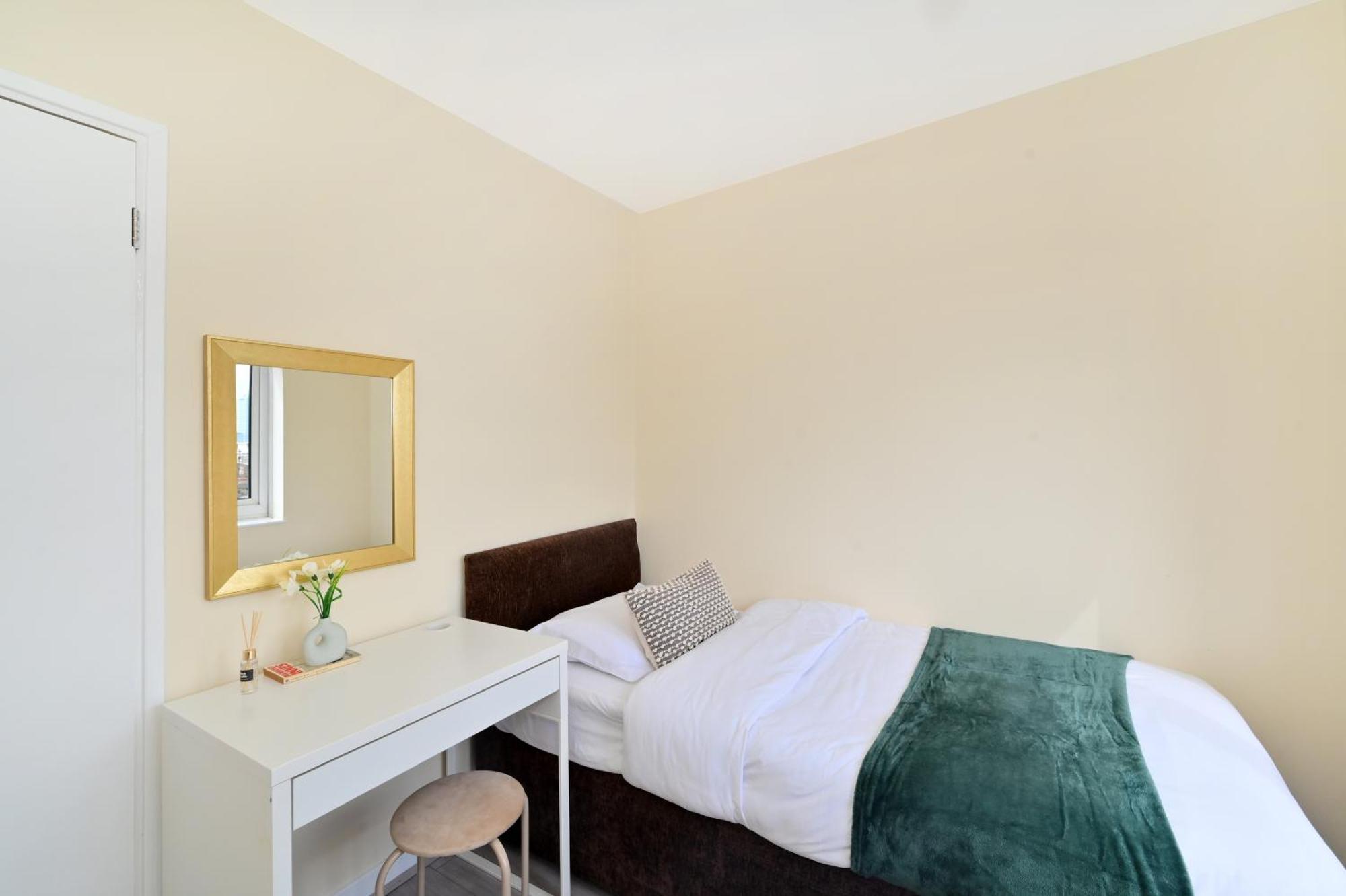 Apartamento Spacious 5 Bedroom 3 Mins Walk From Mile End Londres