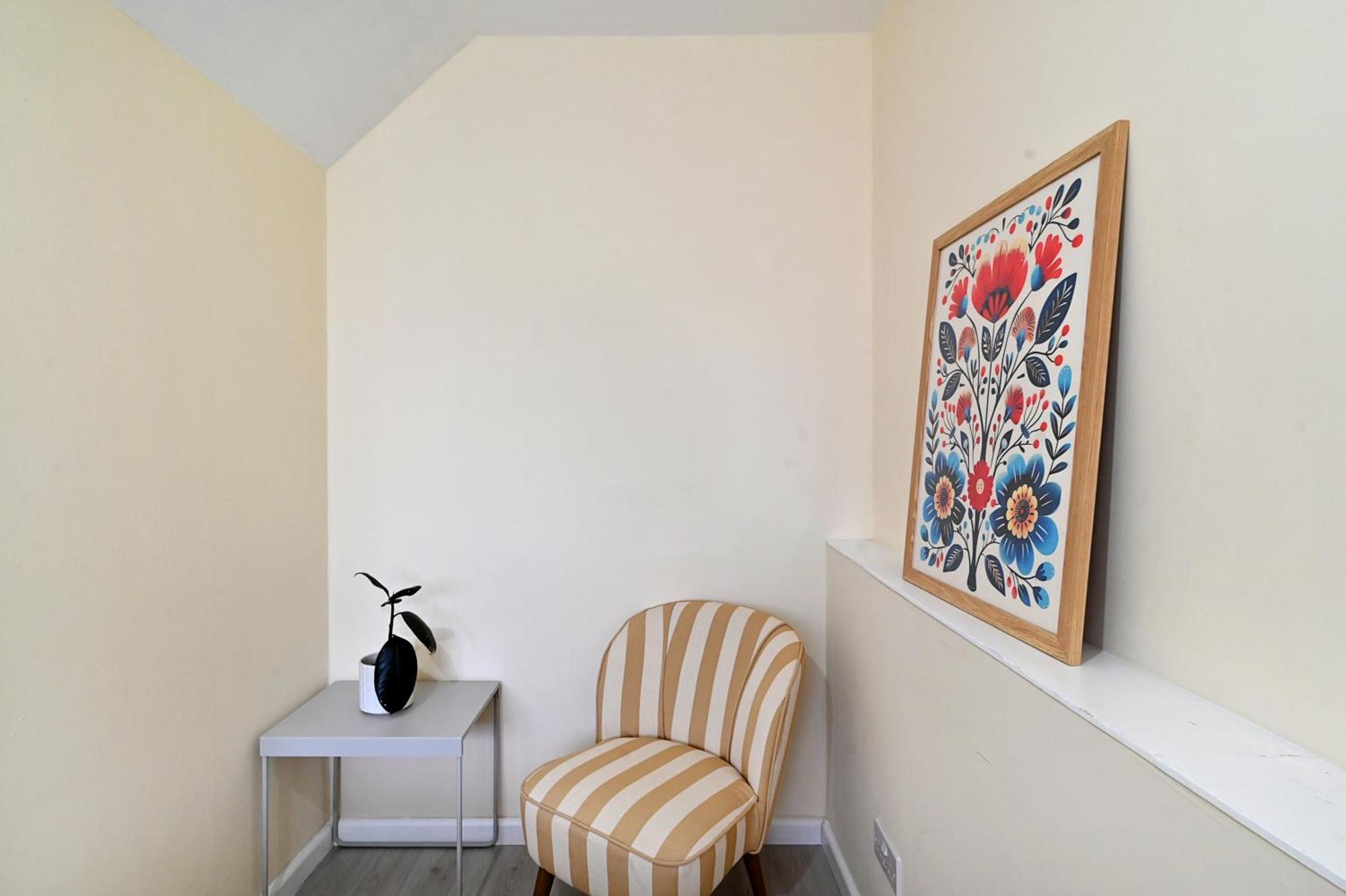 Spacious 5 Bedroom 3 Mins Walk From Mile End Apartamento Londres